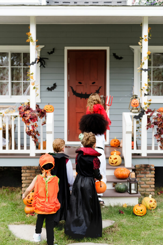 Little children trick or treating [Photo: 123rf]