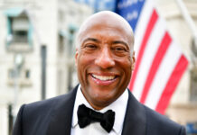 Allen Media Inks An Infillion Deal BEVERLY HILLS, CALIFORNIA - MARCH 12: Byron Allen at Byron Allen's Oscar Gala at the Beverly Wilshire, A Four Seasons Hotel on March 12, 2023 in Beverly Hills, California. (Photo by Michael Bezjian/Getty Images for Allen Media Group / Byron Allen)