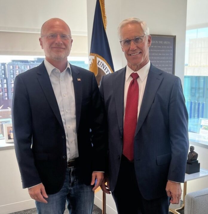 FCC Chairman Brendan Carr (l) and Zimmer Communications' John Zimmer