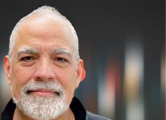 A Hispanic Newspaper Veteran Writes The Book On Spanish-language TV